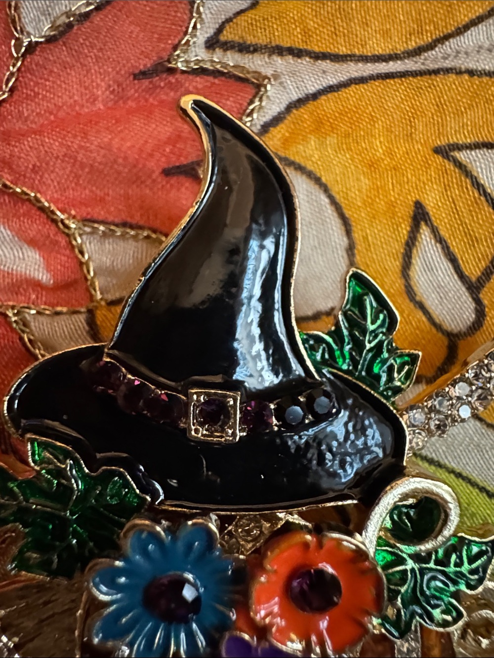 NWOT Halloween Witch Hat Pumpkin Brooch with Colorful Flowers - Picture 2 of 4